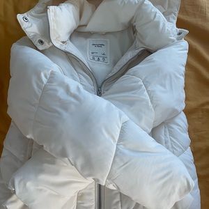 ABERCROMBIE & FITCH Cropped White Puffer jacket | Size S